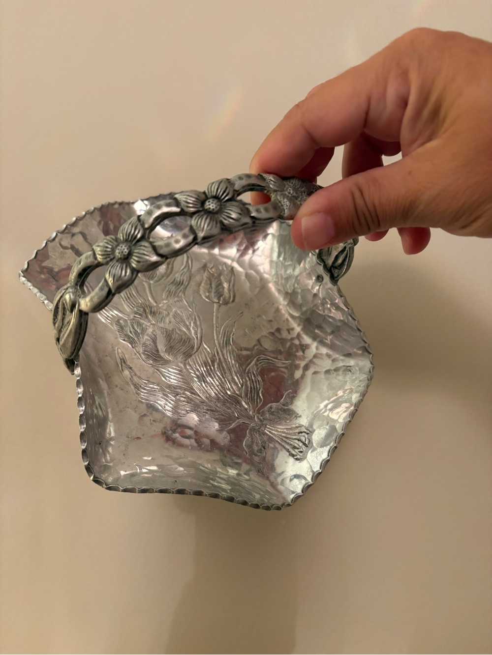 Vintage Rodney Kent Hand Wrought Hammered Aluminum Floral Basket Dish #429